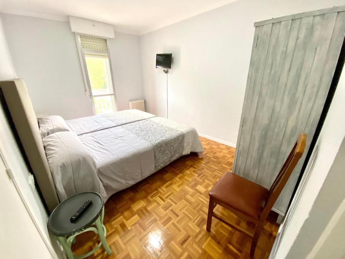 Garden Lodge Hostal Evencio リバダビア エクステリア 写真