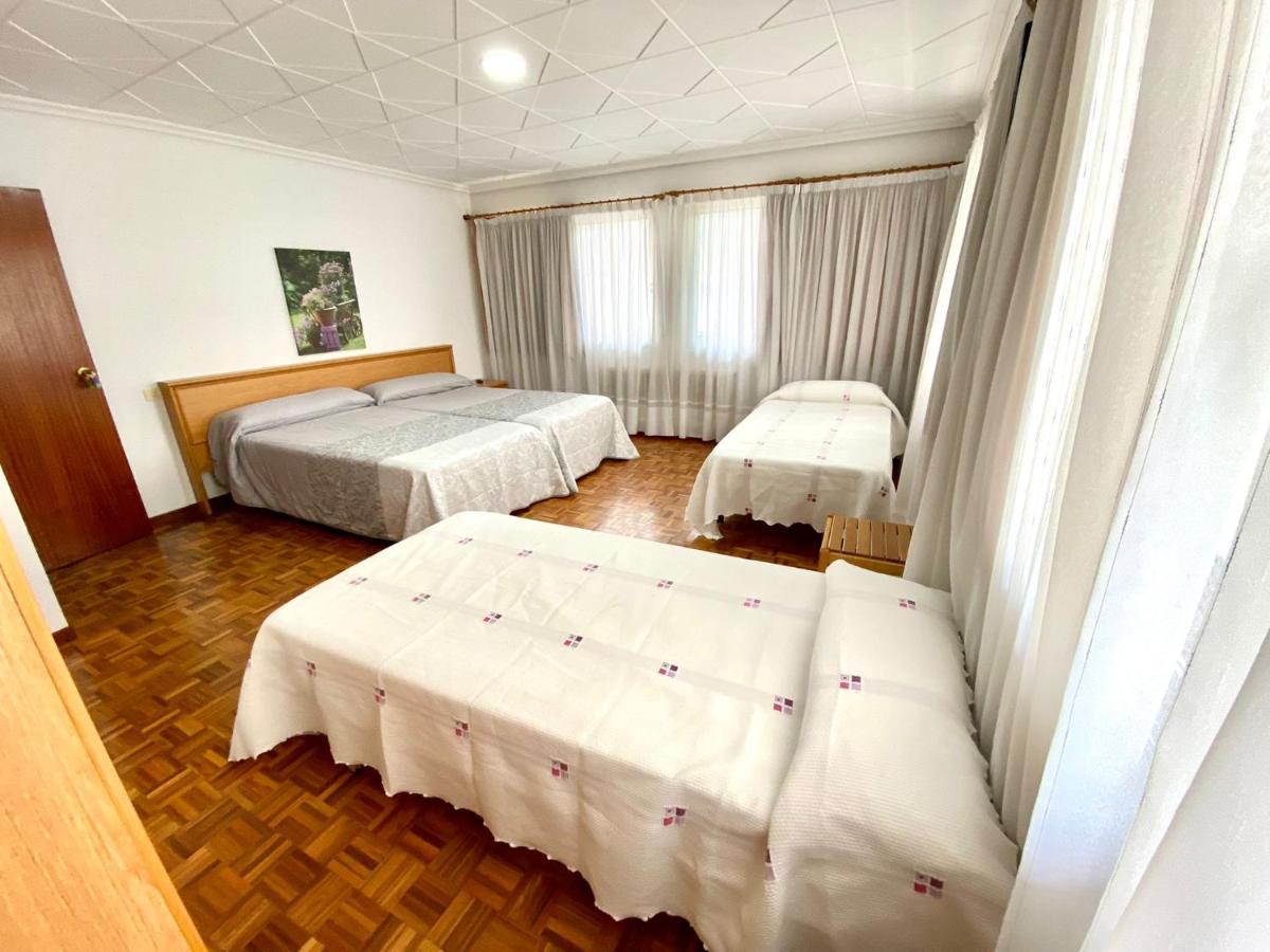 Garden Lodge Hostal Evencio リバダビア エクステリア 写真