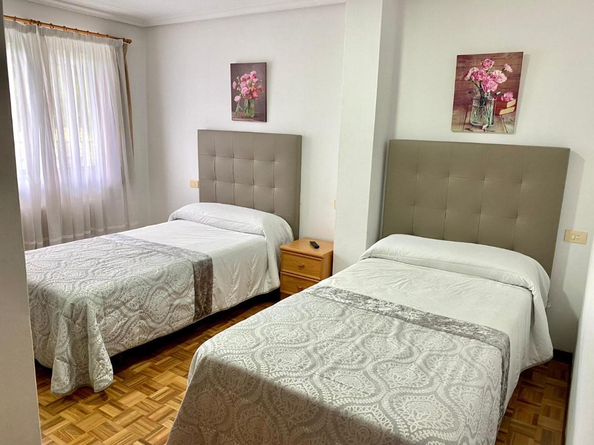 Garden Lodge Hostal Evencio リバダビア エクステリア 写真