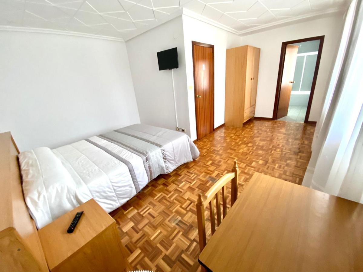Garden Lodge Hostal Evencio リバダビア エクステリア 写真