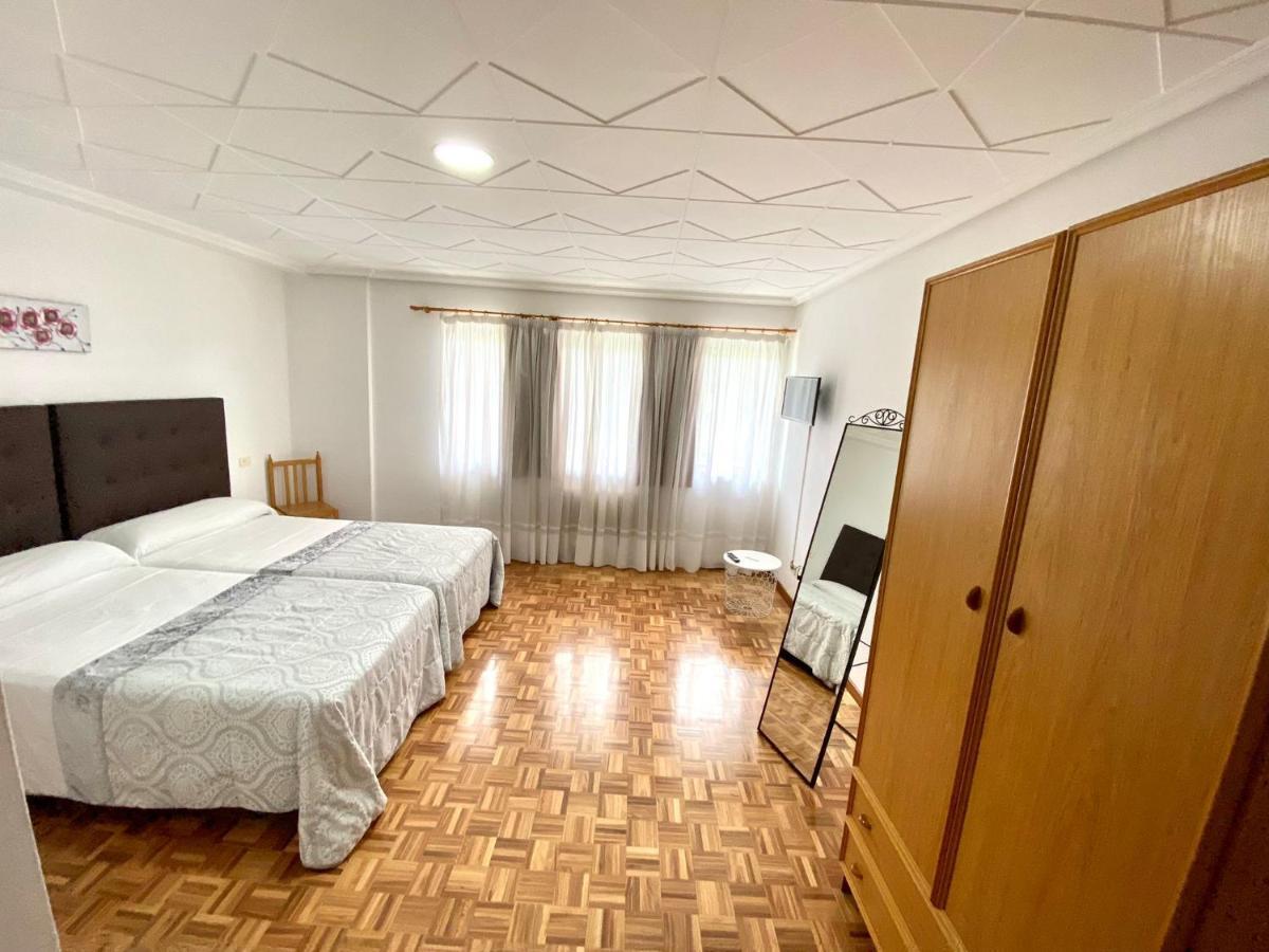 Garden Lodge Hostal Evencio リバダビア エクステリア 写真