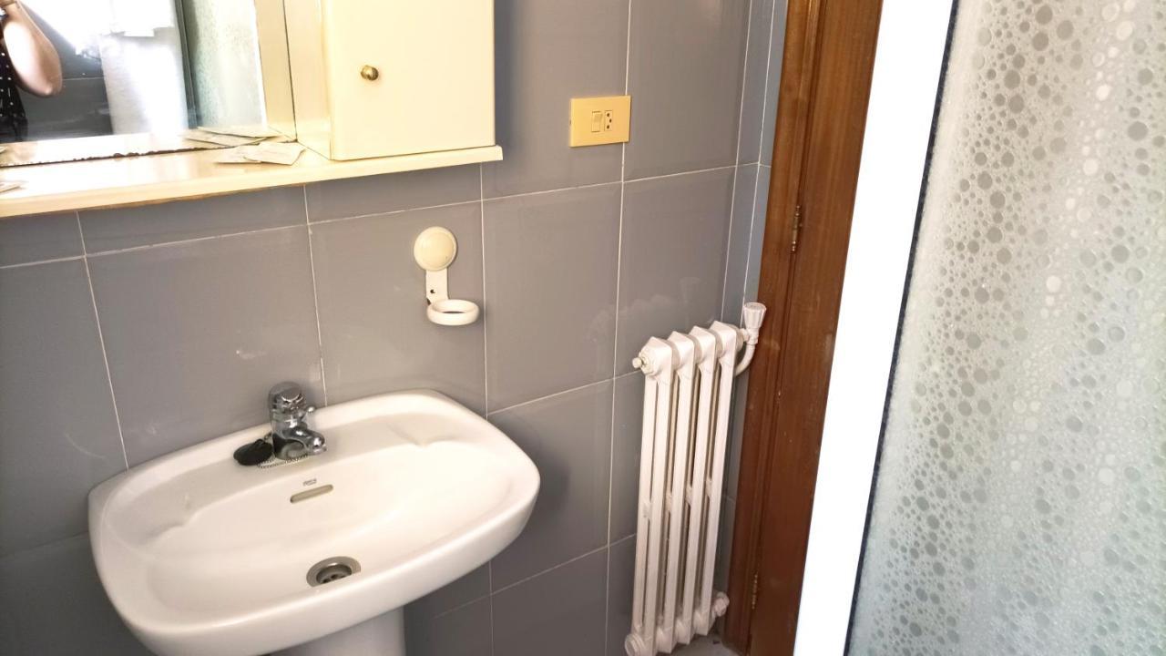 Garden Lodge Hostal Evencio リバダビア エクステリア 写真