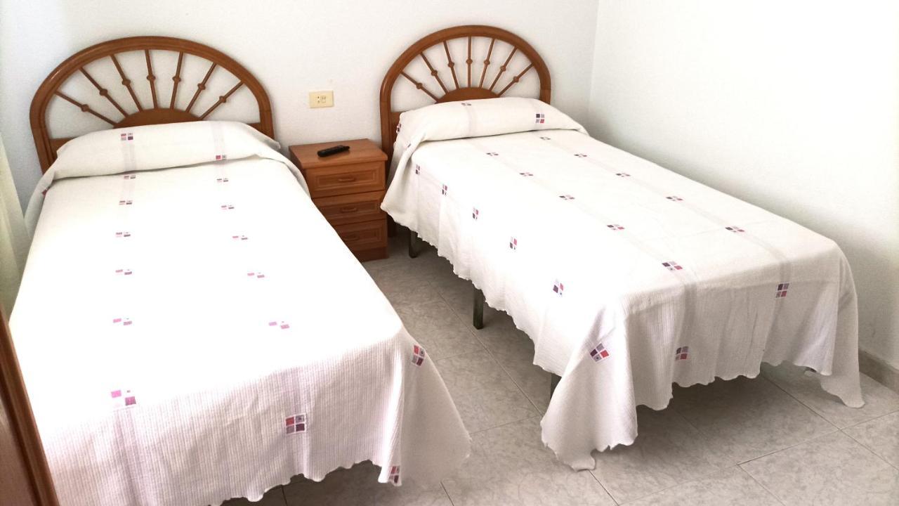 Garden Lodge Hostal Evencio リバダビア エクステリア 写真