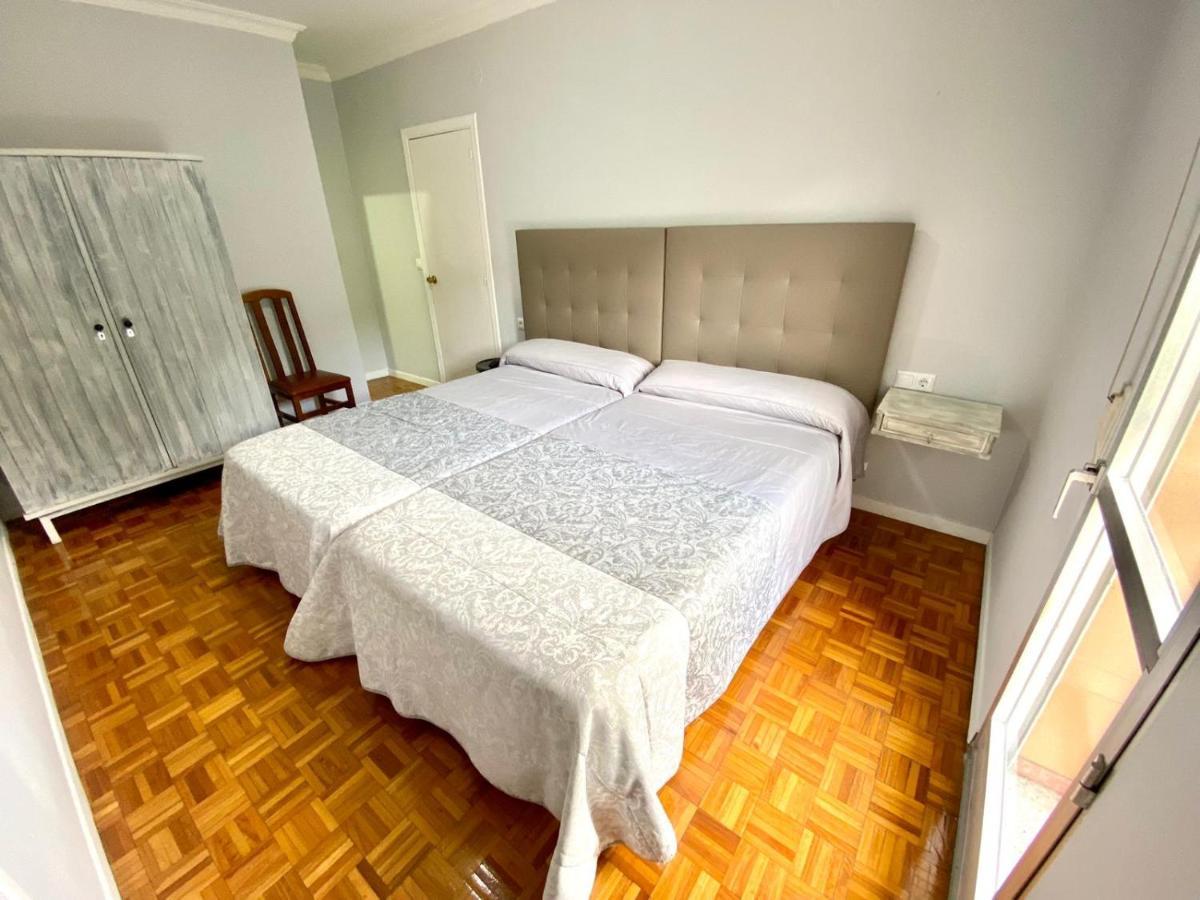 Garden Lodge Hostal Evencio リバダビア エクステリア 写真