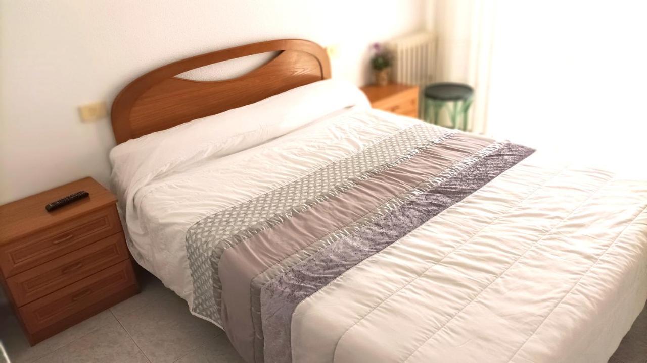 Garden Lodge Hostal Evencio リバダビア エクステリア 写真