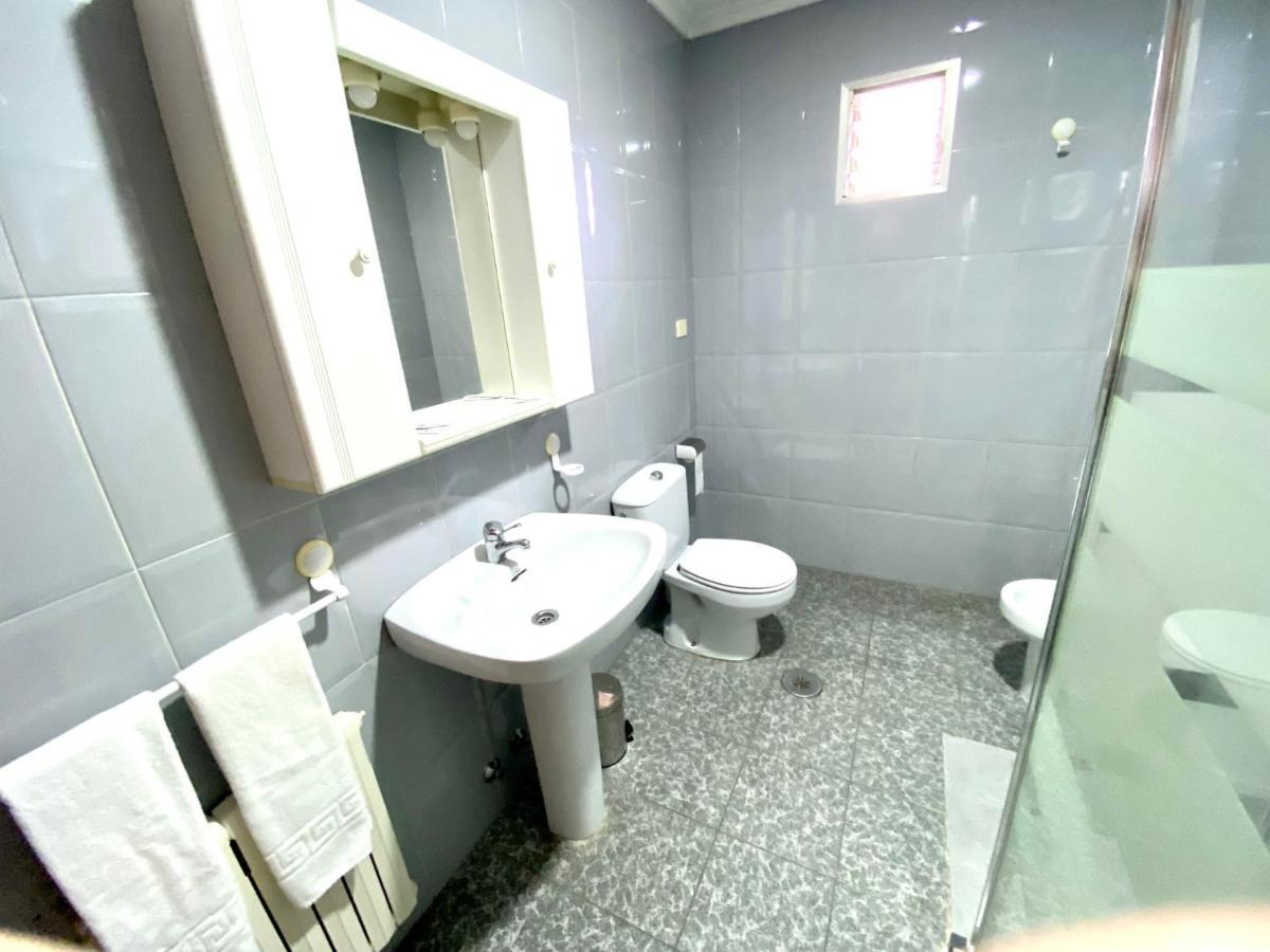 Garden Lodge Hostal Evencio リバダビア エクステリア 写真