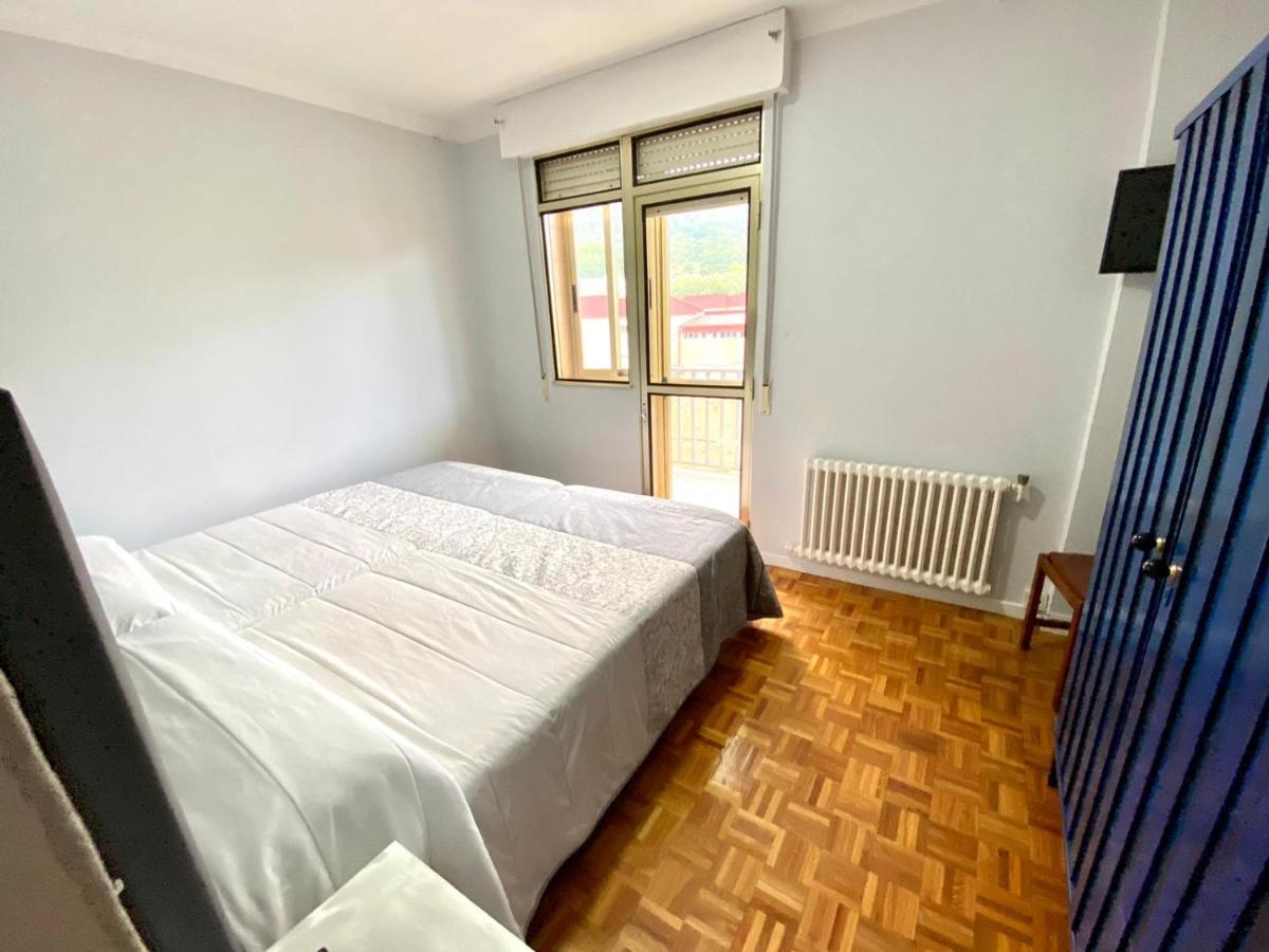 Garden Lodge Hostal Evencio リバダビア エクステリア 写真