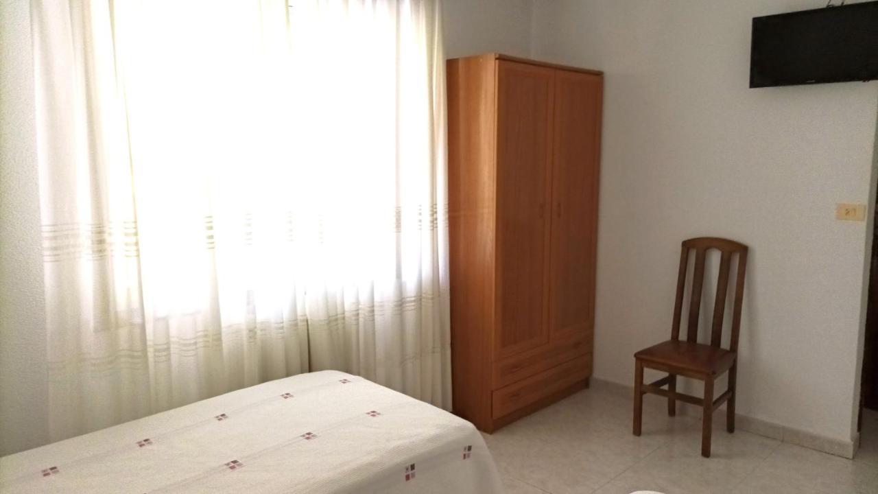 Garden Lodge Hostal Evencio リバダビア エクステリア 写真