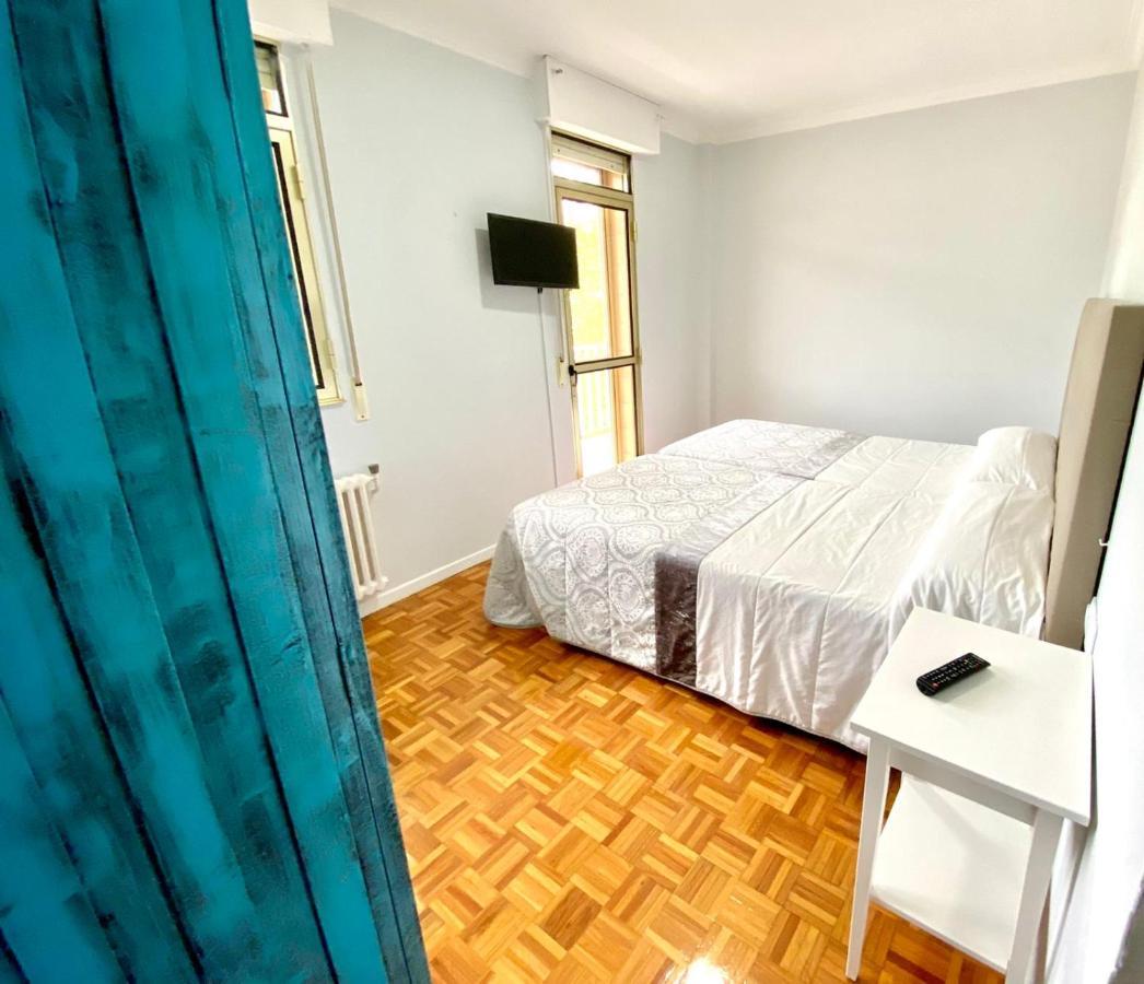 Garden Lodge Hostal Evencio リバダビア エクステリア 写真