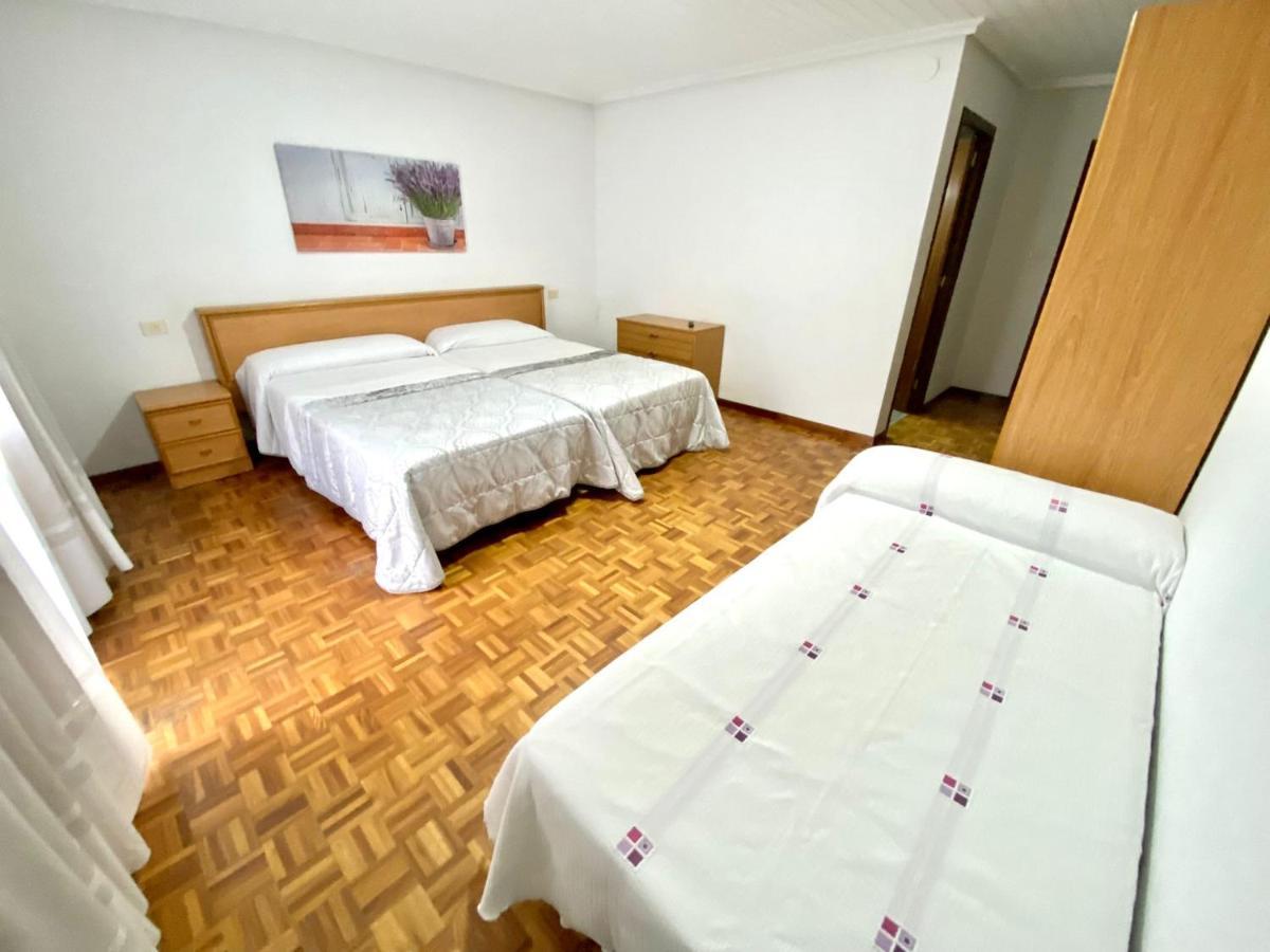 Garden Lodge Hostal Evencio リバダビア エクステリア 写真