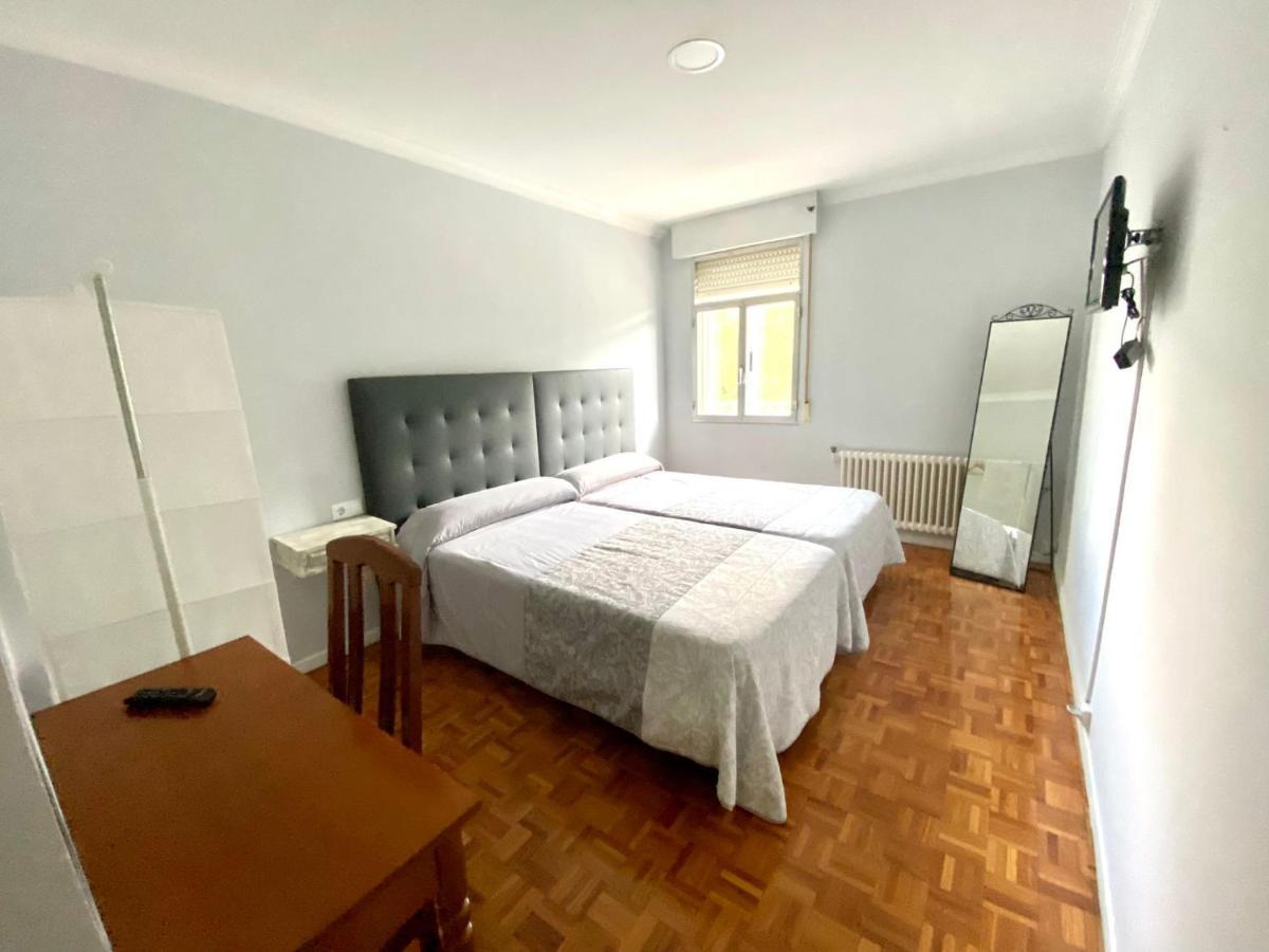 Garden Lodge Hostal Evencio リバダビア エクステリア 写真