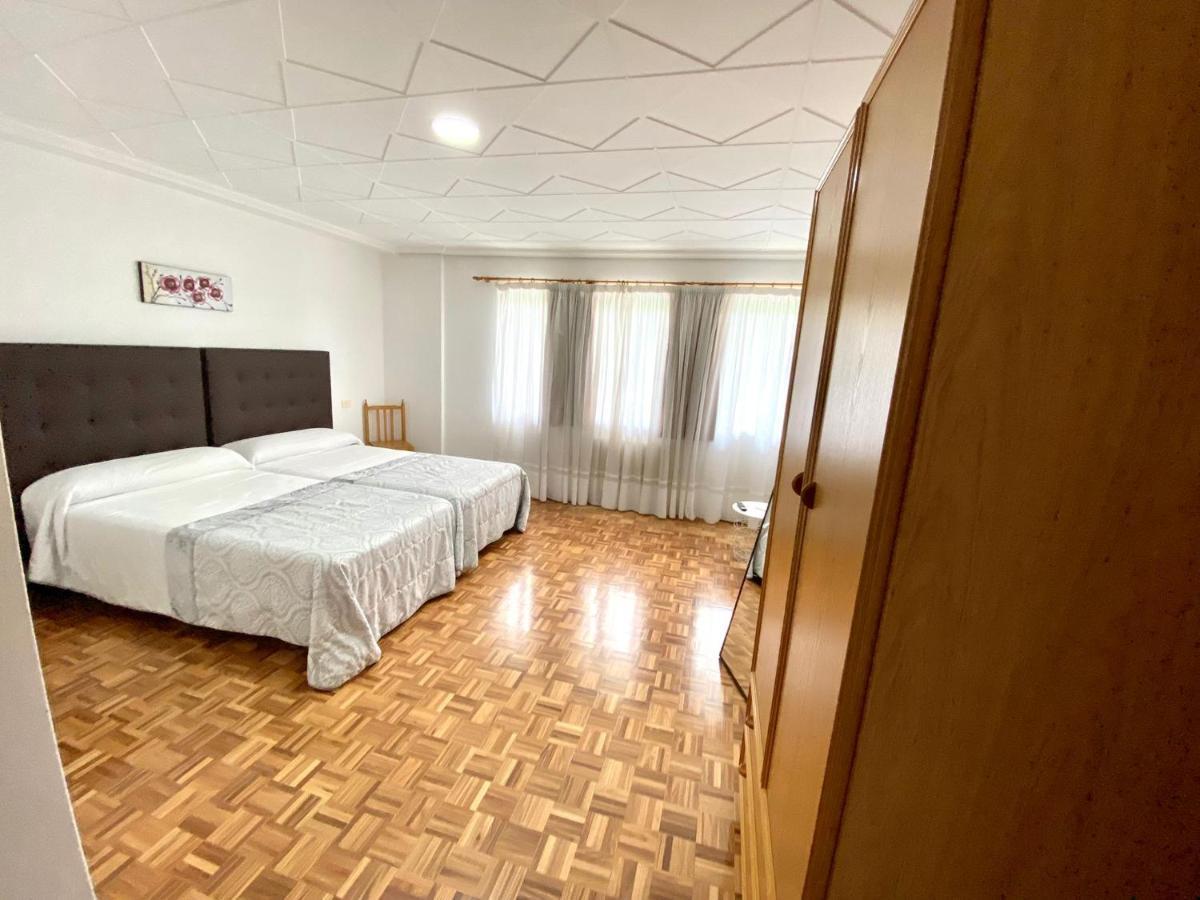 Garden Lodge Hostal Evencio リバダビア エクステリア 写真