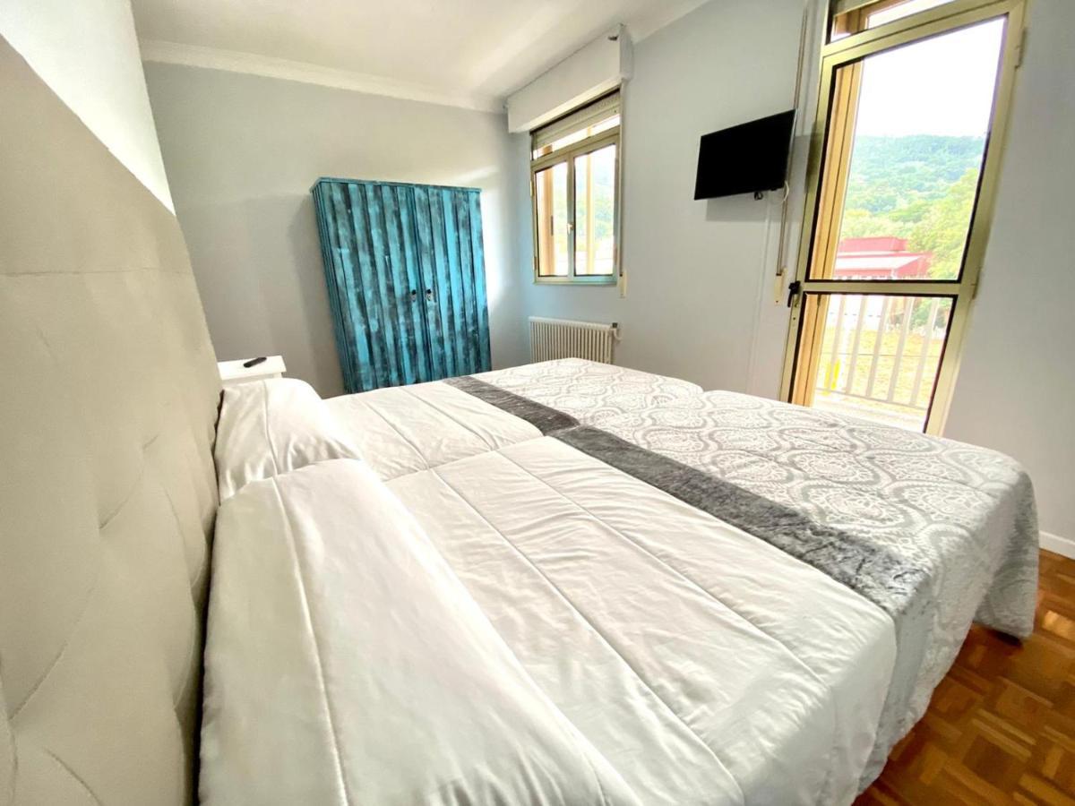 Garden Lodge Hostal Evencio リバダビア エクステリア 写真